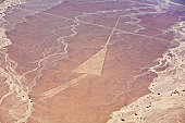 鸟瞰图纳斯卡线代表一个三角形的沙漠，纳斯卡，秘鲁图片素材