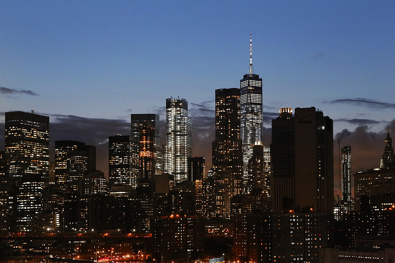 暮色中的美國紐約曼哈頓金融區的天際線圖片素材