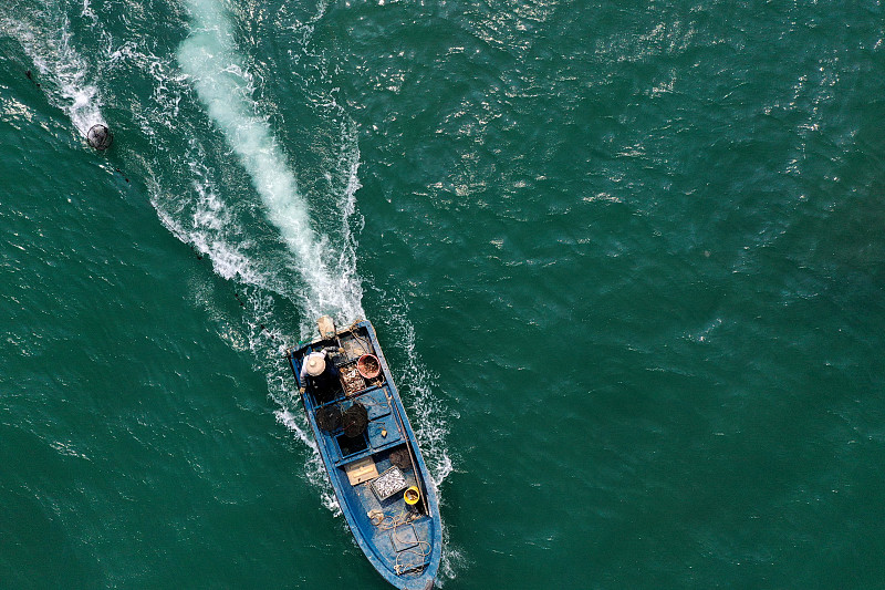 广东省汕尾市城区红海湾遮浪旅游区炮台公园渔船航拍图片下载
