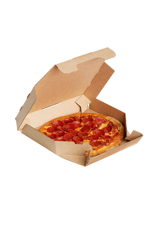 白背景下的盒子里的意大利辣香腸披薩圖片素材