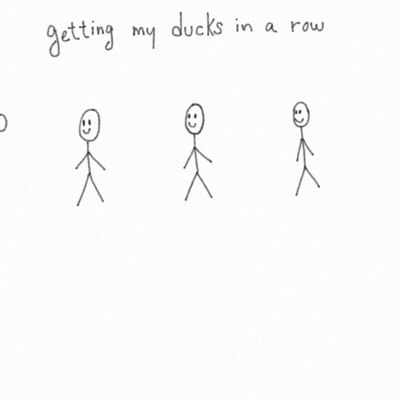 在一行三个棍子人物从一个飞行的对象，短语“得到我的鸭子在一行”出现在白色背景动画元素下载