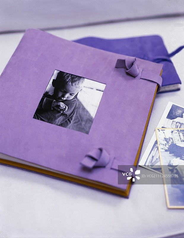 特写的紫色手工麂皮相册图片素材