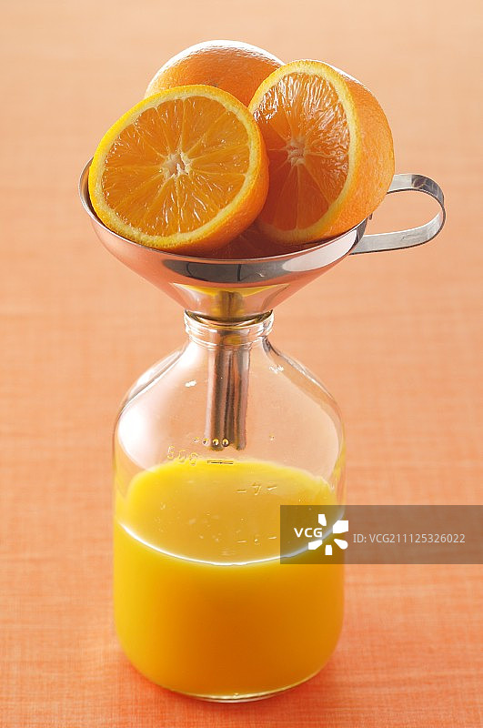 准备新鲜橙汁图片素材