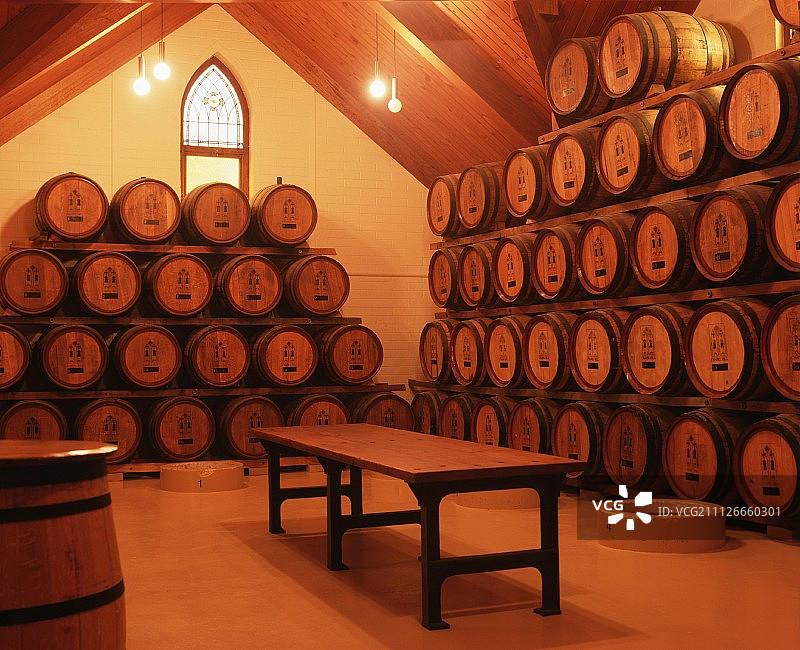 葡萄酒躺在教堂山酒厂大厅，迈凯轮谷图片素材