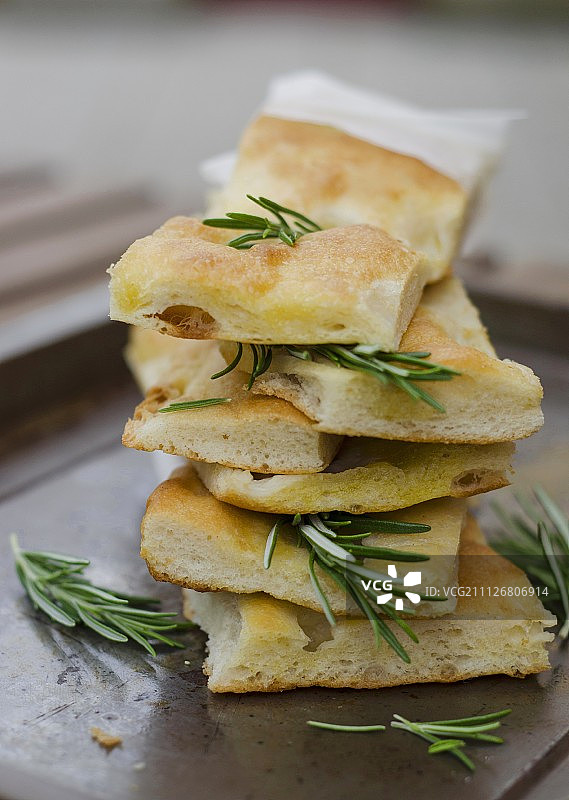佛卡夏热肠(意大利，未发酵的迷迭香面包)图片素材