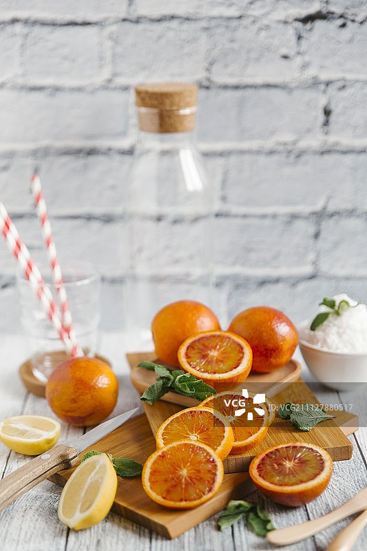 制作血橙冰沙的原料及厨具图片素材