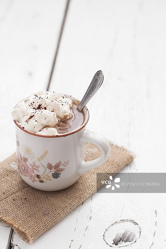 自制热巧克力加鲜奶油图片素材