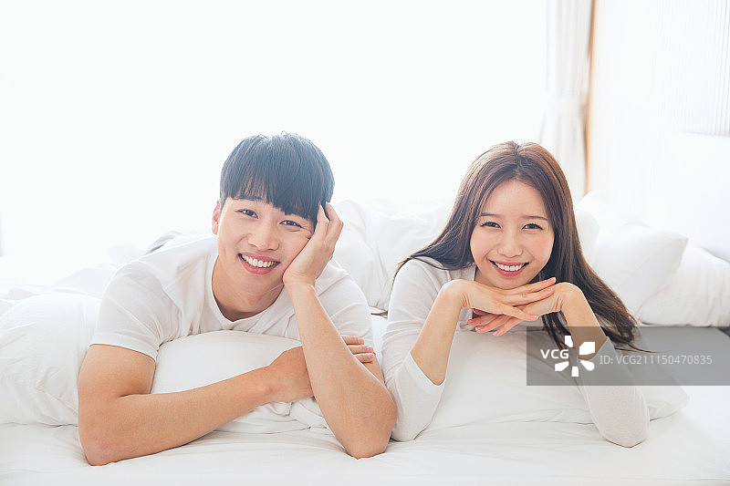 韩国夫妇，夫妇，早餐，睡觉，男性，新婚夫妇，可爱(物体描述)，微笑图片素材