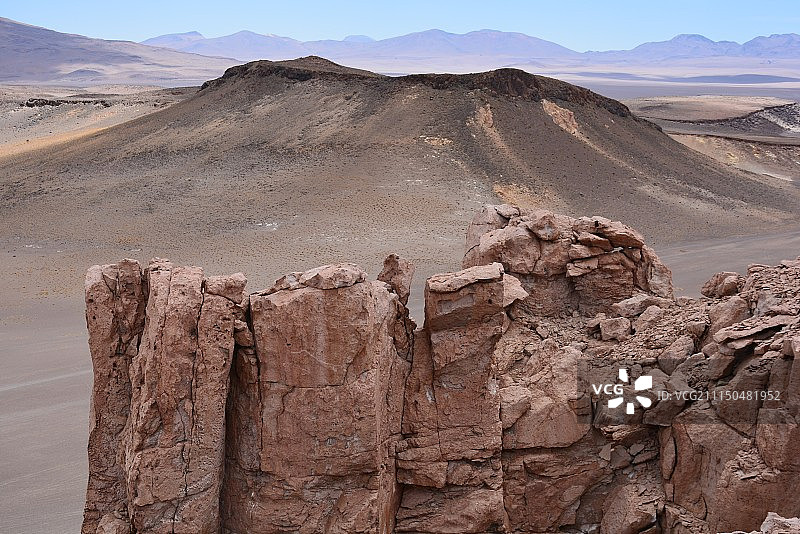 高山和岩石沙漠的景观图片素材