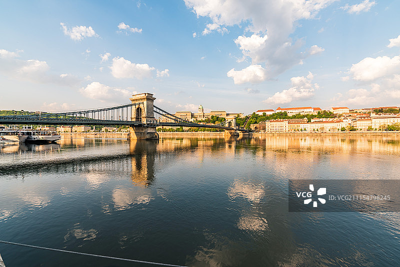 匈牙利布达佩斯多瑙河日出云a图片素材