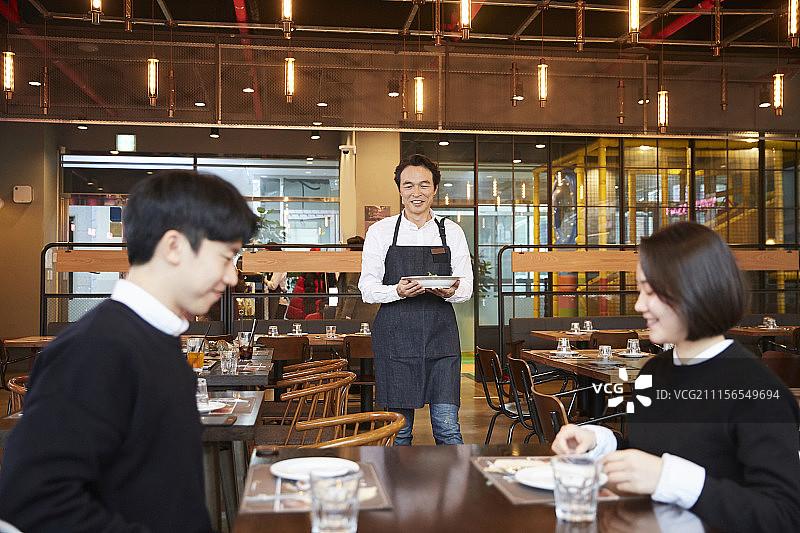 餐厅,服务员,顾客,韩国人图片素材