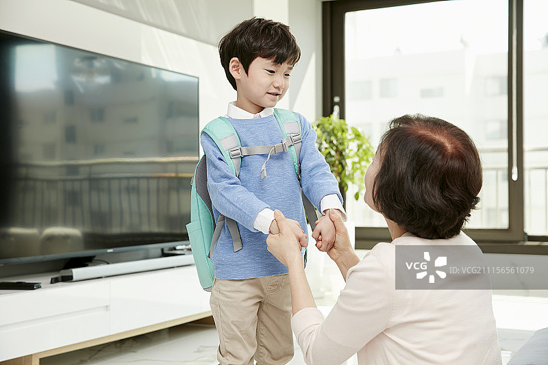 婴儿护理,奶奶,孙子,韩国人图片素材