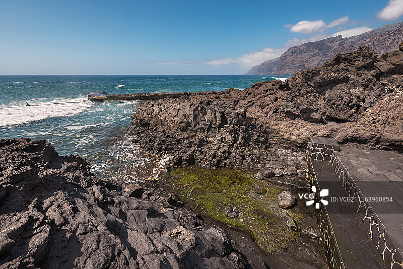 大海和岩层的景观图片素材