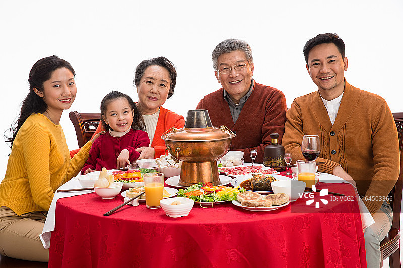 幸福家庭过年吃团圆饭图片素材