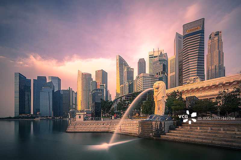新加坡鱼尾狮日出图片素材