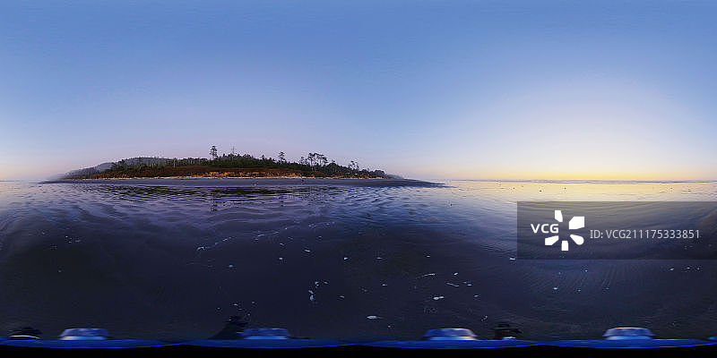 360°HDRI显示了美国潮湿的沙滩和清晨的薄雾图片素材