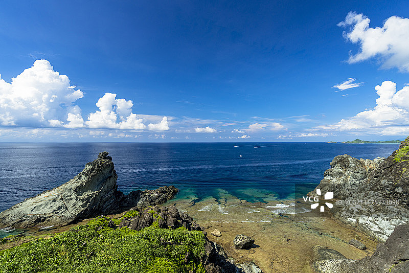 石垣岛的Uganzaki角珊瑚海，石垣岛是日本冲绳县八重山岛群的第二大岛图片素材