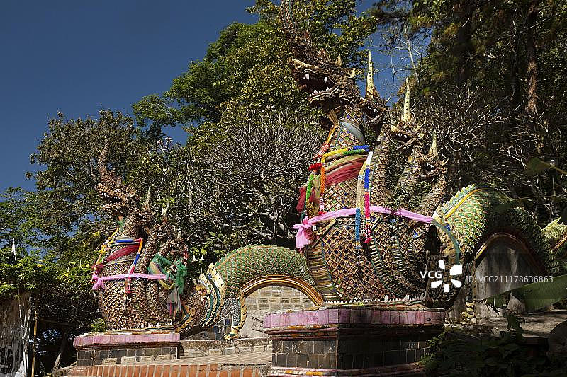那伽守卫，那伽楼梯到Wat Doi Suthep山寺庙，清迈，泰国北部，泰国，亚洲图片素材