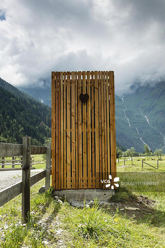 欧洲奥地利Hohe Tauern山脉大格洛克纳大街Kaefertal山谷的厕所图片素材