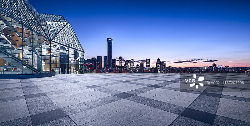 北京CBD地标摩天大楼繁华夜景和地面光效果图片素材