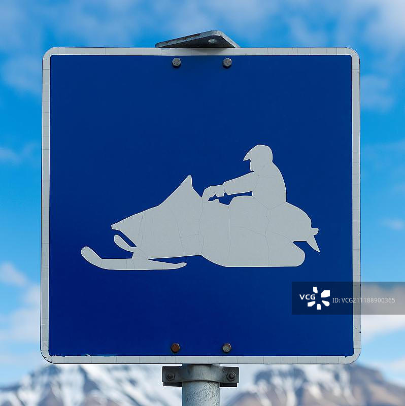 雪地机动警示路标，朗伊尔城，斯匹次卑尔根岛，斯瓦尔巴特群岛，挪威，欧洲图片素材