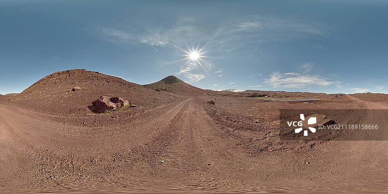 360掳 HDRI showing a dirt track in a barren landscape in Iceland图片素材