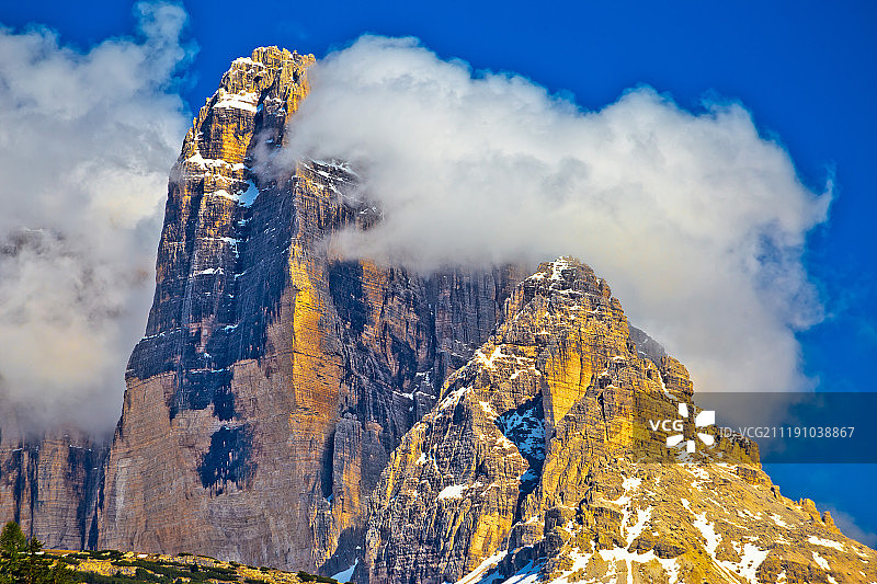 三峰Lavaredo在白云石appls视图图片素材