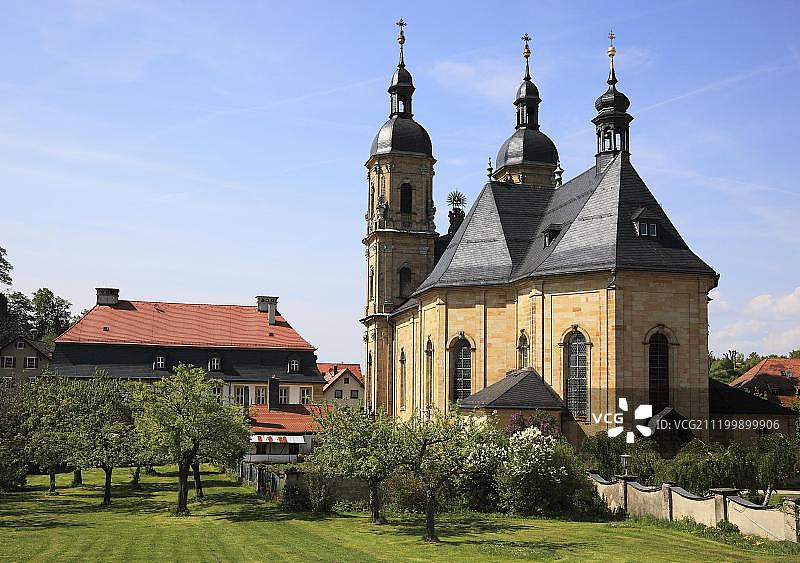 圣方济会修道院的圣三位一体朝圣教堂，2009年翻新后的正面，Goessweinstein, Forchheim区，上法兰克尼亚，德国，欧洲图片素材