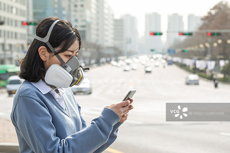 女人，面具，空气污染，天气，智能手机，手机应用图片素材