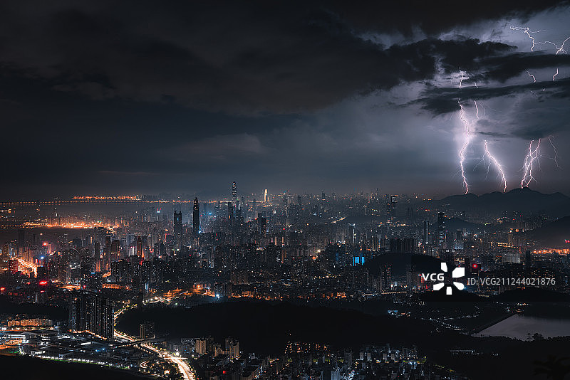 广东省深圳市闪电与城市夜景图片素材
