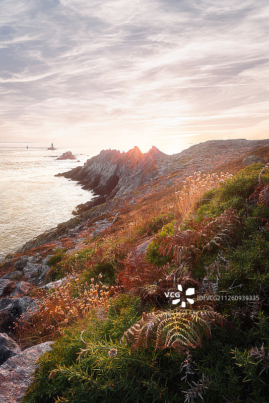 法国西部布列塔尼海岸线赫兹海岬黄昏风景图片素材