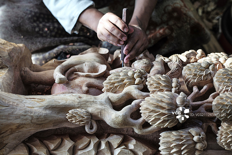 传统手作木雕工艺图片素材