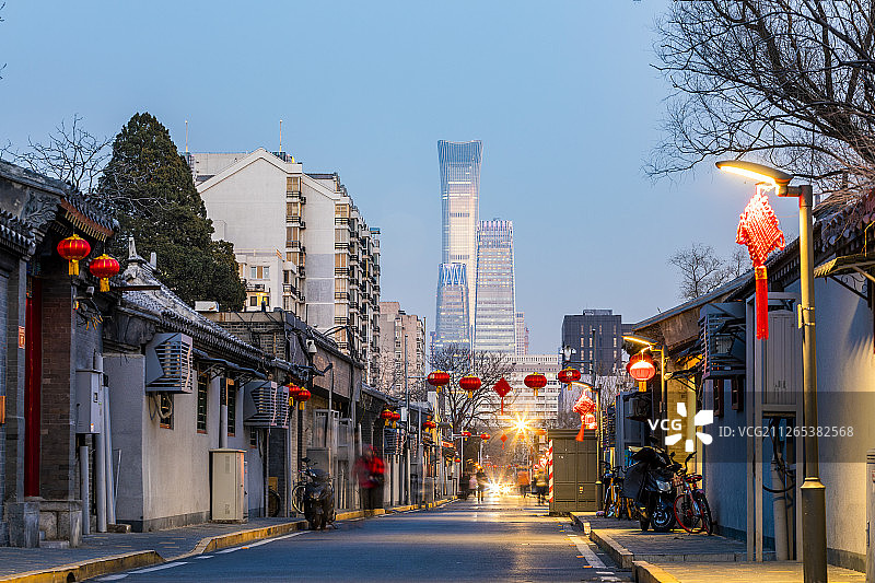 北京西布总胡同传统建筑与国贸现代建筑图片素材