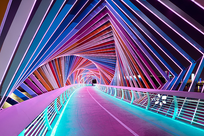 夜晚的彩虹桥图片素材