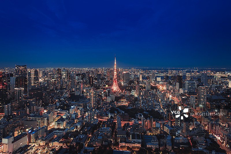 六本木看出去的东京铁塔图片素材