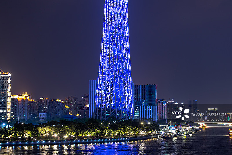 广州城市夜景灯光市区中心彩色小蛮腰电视塔地标建筑旅游目的地图片素材