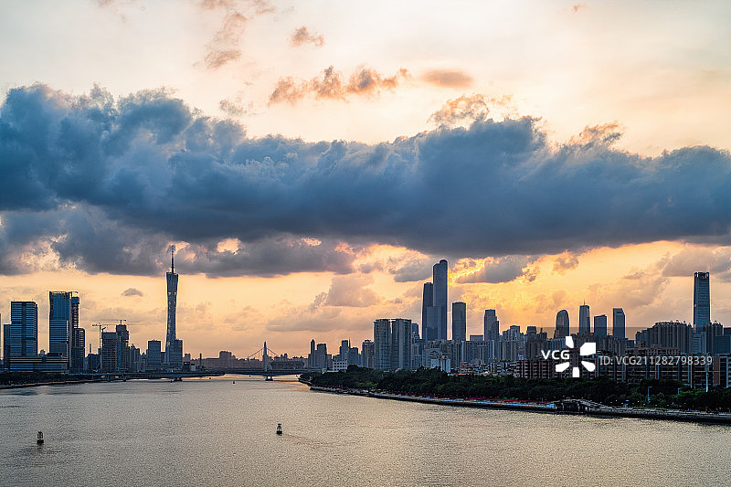 广州塔-珠江新城城市天际线日落夜景图片素材