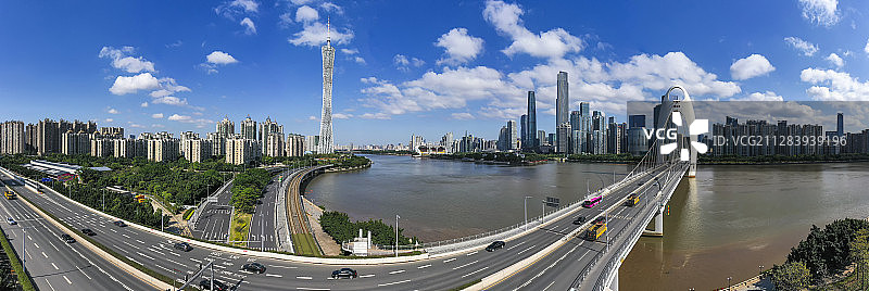 广州地标建筑广州塔和猎德大桥图片素材