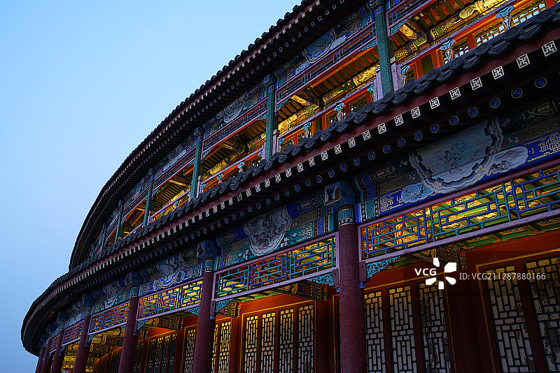 灯光下的中国古建筑图片素材