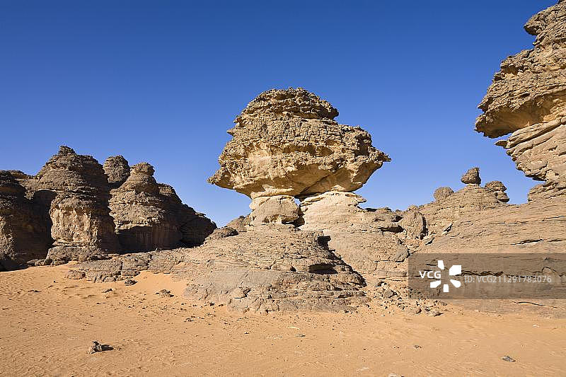 在Wadi Awis的岩层，Acacus山脉或Tadrart Acacus，利比亚，北非，非洲图片素材
