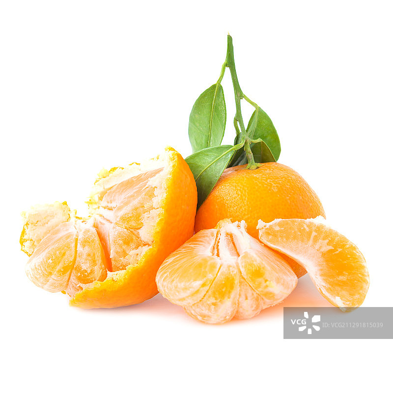 橙色的橘子和绿色的叶子图片素材