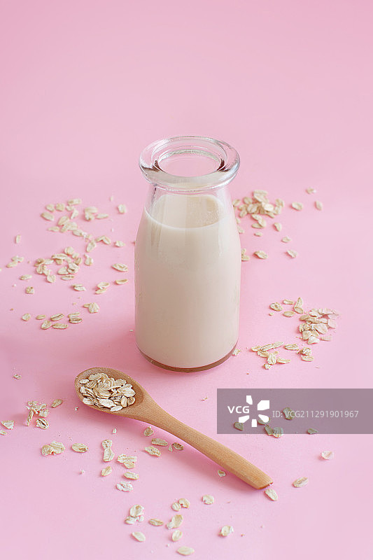 纯燕麦牛奶，非乳制品替代牛奶图片素材