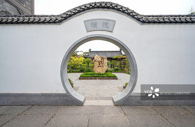 中国古典园林京东拱门图片素材