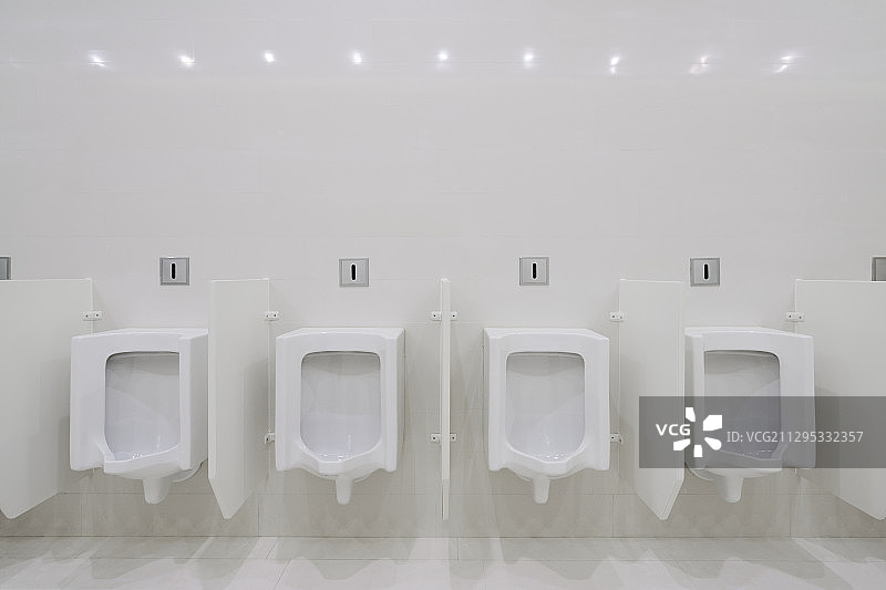 Men’s bathroom图片素材