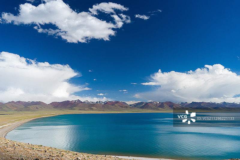 中国西藏高原平静的纳木措湖咸水湖图片素材