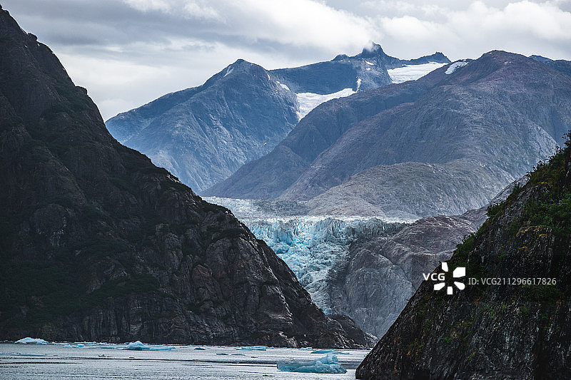 在阿拉斯加，朱诺，美国的蓝色冰川景观图片素材