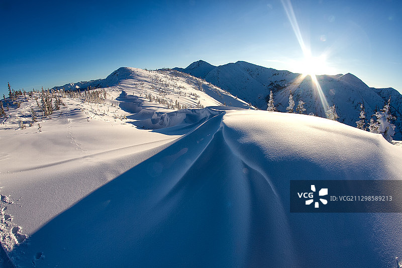 风景雪山对蓝天，维德里诺，俄罗斯图片素材