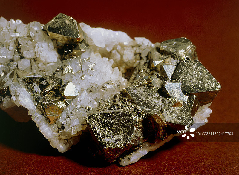 黄铁矿的八面体晶体图片素材