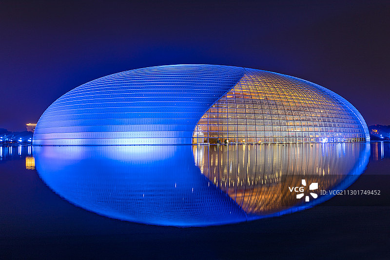夜景灯光北京都市风光国家大剧院著名景点戏剧院展览汽车广告背景图片素材