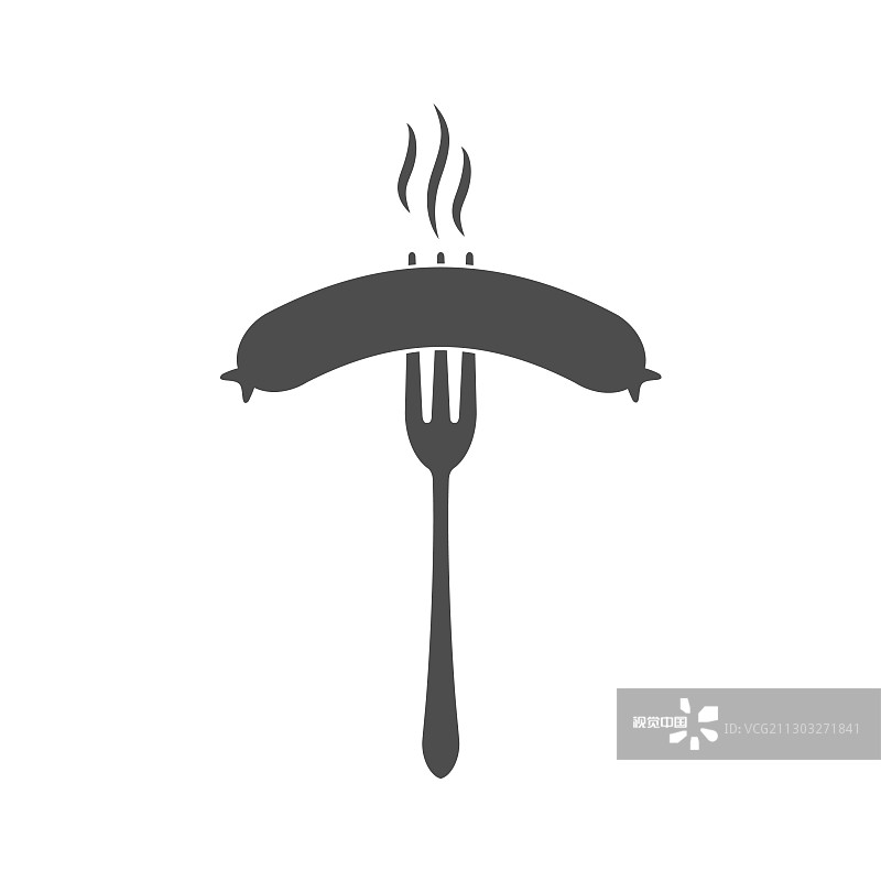 把热香肠放在叉子上，把简单的高汤孤立起来图片素材